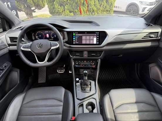 VOLKSWAGEN-TAOS-2025
