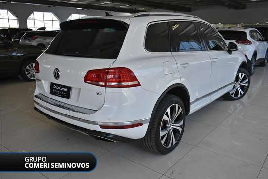 VOLKSWAGEN-TOUAREG-2016