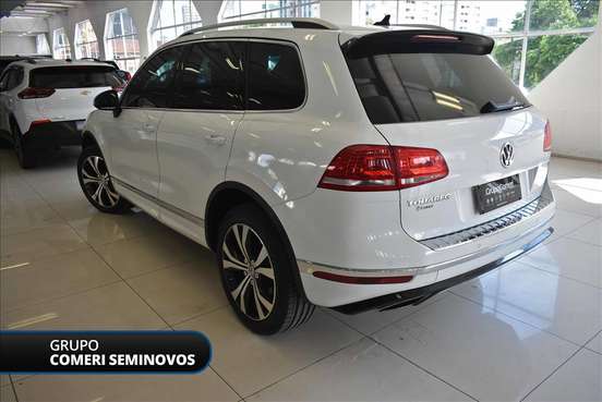 VOLKSWAGEN-TOUAREG-2016