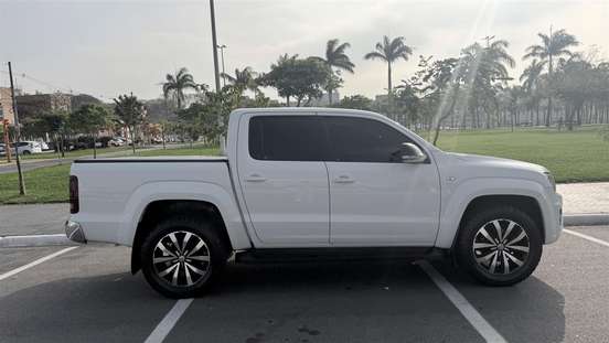 VOLKSWAGEN-AMAROK-2021