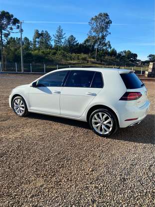 VOLKSWAGEN-GOLF-2018