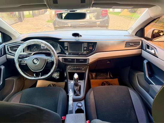 VOLKSWAGEN-POLO-2019