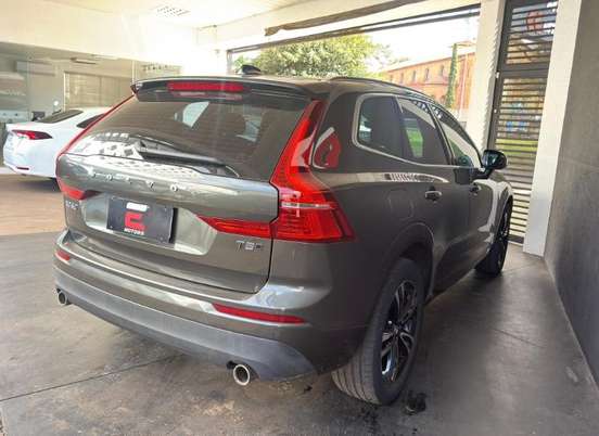 VOLVO-XC60-2021