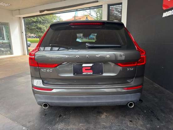 VOLVO-XC60-2.0 T5 GASOLINA MOMENTUM AWD GEARTRONIC VOLVO-XC60-2021
