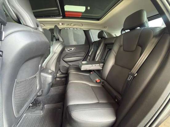 VOLVO-XC60-2021