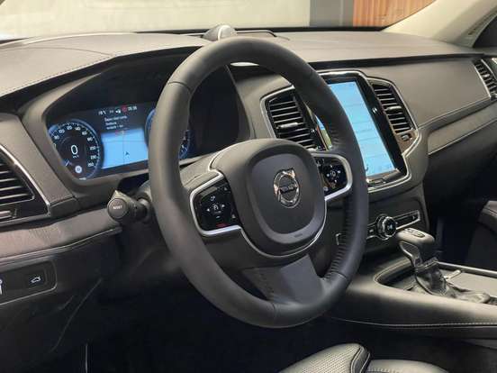 VOLVO-XC90-2019