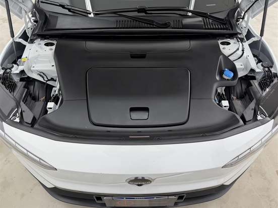 VOLVO-EX30-2024