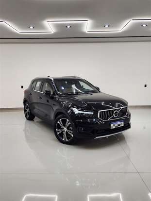 VOLVO-XC40-2020