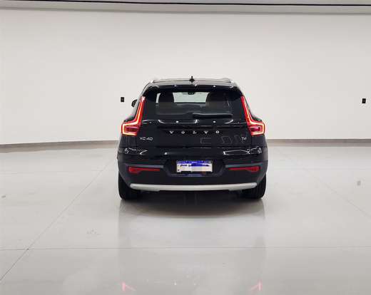 VOLVO-XC40-2020