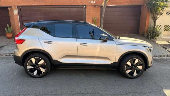 VOLVO-XC40-2023