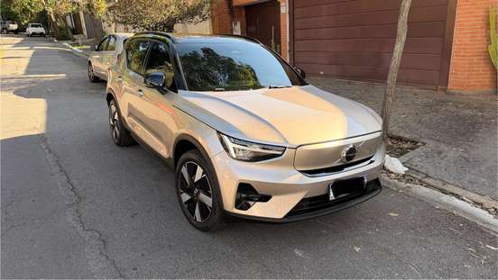 VOLVO-XC40-2023