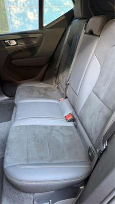 VOLVO-XC40-2023