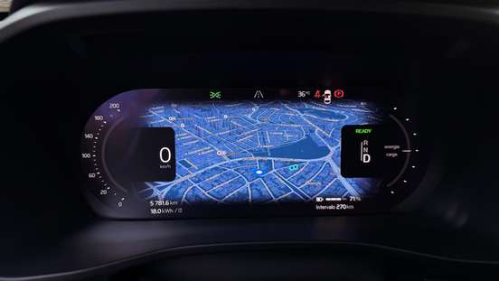 VOLVO-XC40-2023