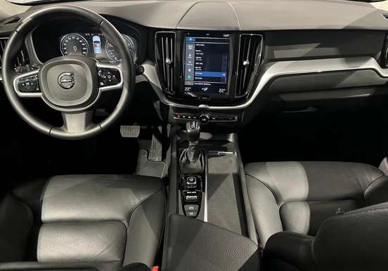 VOLVO-XC60-2018