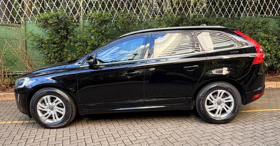 VOLVO XC60 2.0 T5 KINETIC GASOLINA 4P AUTOMÁTICO