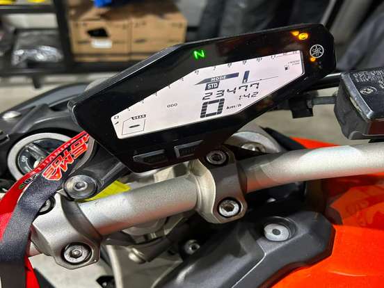 YAMAHA-MT-09-2014