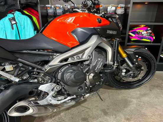 YAMAHA-MT-09-2014