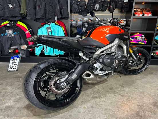YAMAHA-MT-09-2014
