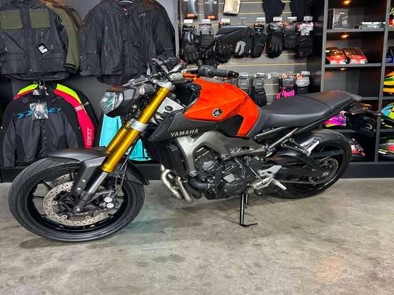 YAMAHA-MT-09-2014