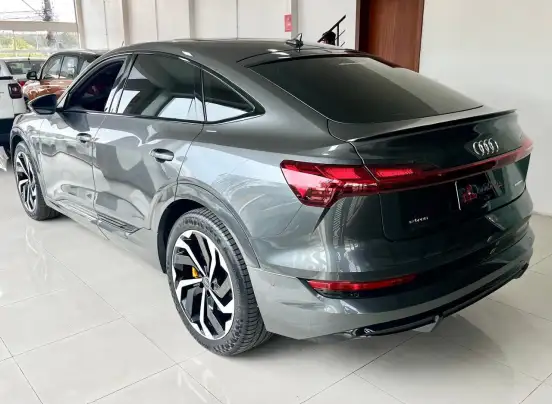 AUDI-E-TRON-2021