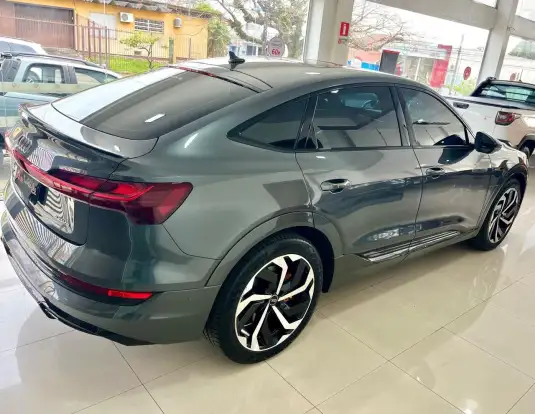 AUDI-E-TRON-2021