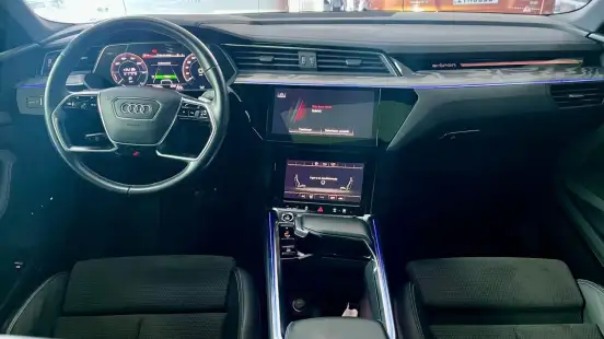 AUDI-E-TRON-2021