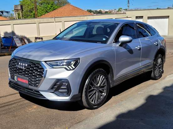 AUDI-Q3-2023