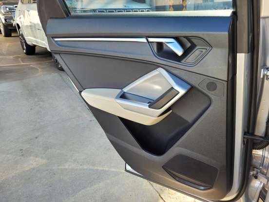 AUDI-Q3-2023