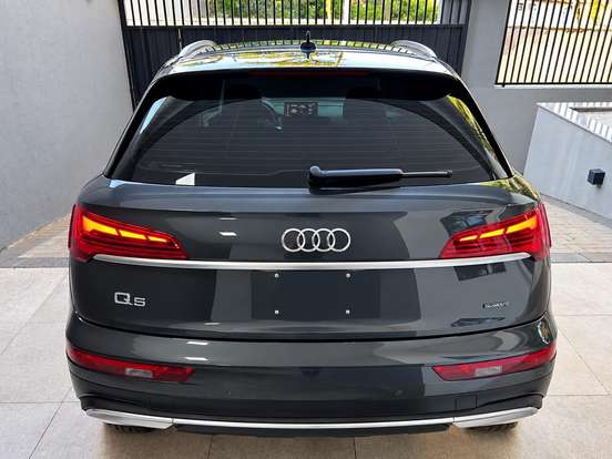 AUDI-Q5-2021