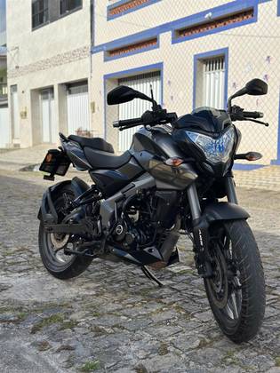 BAJAJ DOMINAR 160 