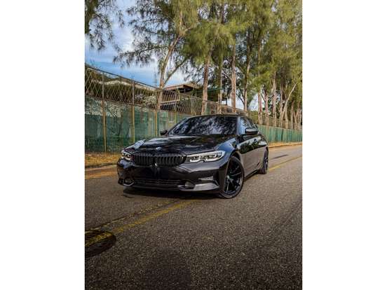 BMW-320i-2022