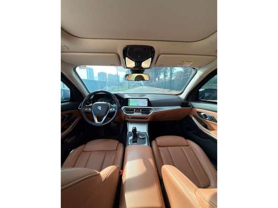 BMW-320i-2022