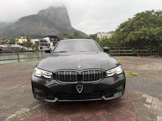 BMW-320i-2020
