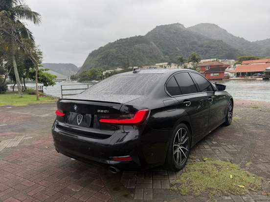 BMW-320i-2020