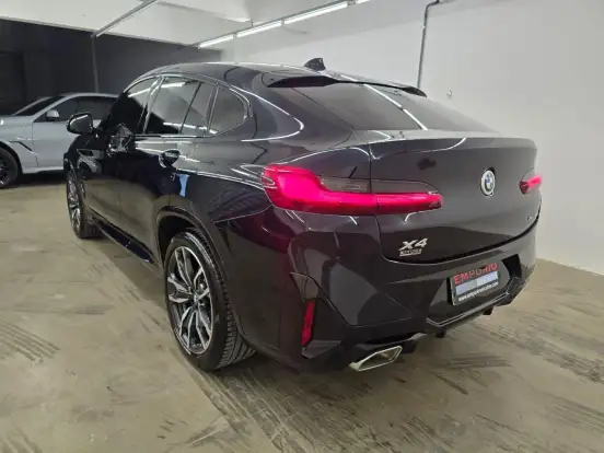 BMW-X4-2023