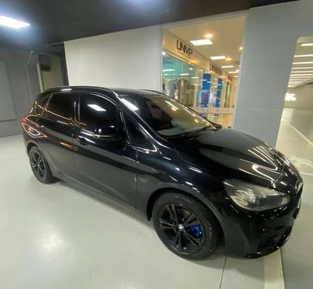 BMW-220i-2017