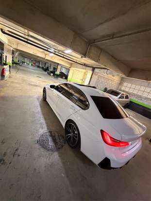 BMW-320i-2022