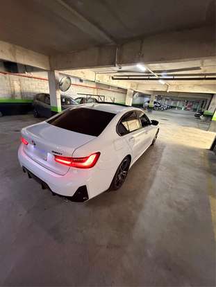 BMW-320i-2022