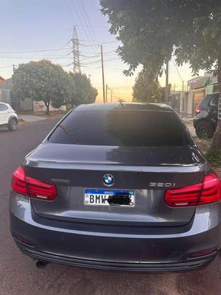 BMW-320i-2017