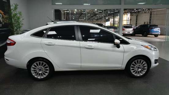 FORD-FIESTA-2014
