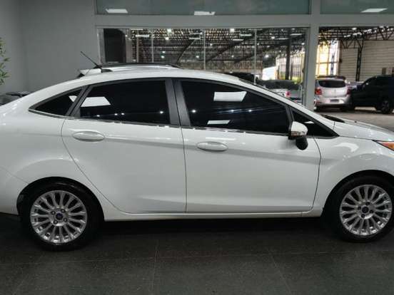 FORD-FIESTA-1.6 SE SEDAN 16V FLEX 4P POWERSHIFT FORD-FIESTA-2014
