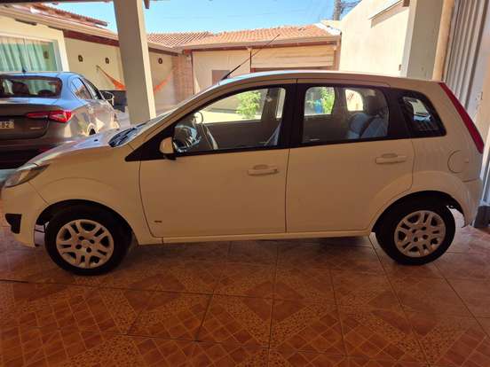 FORD-FIESTA-2014