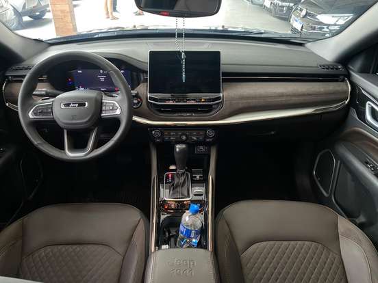 JEEP-COMMANDER-2025