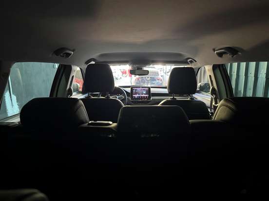 JEEP-COMMANDER-2024