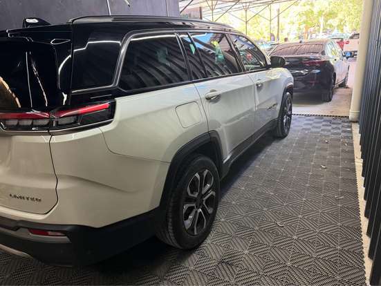 JEEP-COMMANDER-2024