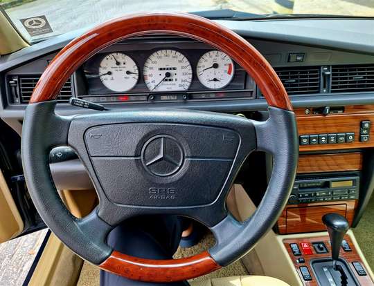 MERCEDES-BENZ-190 E-1992
