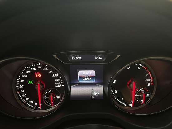 MERCEDES-BENZ-CLA 180-2018