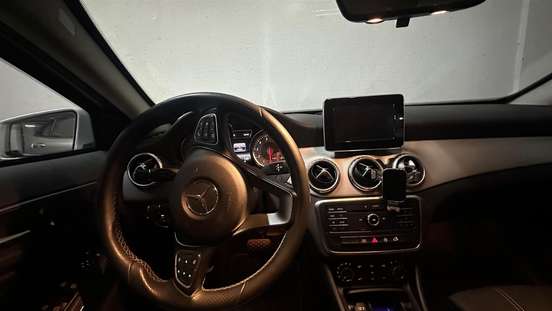 MERCEDES-BENZ-GLA 200-2016
