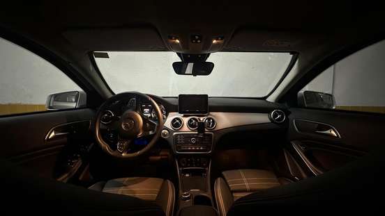 MERCEDES-BENZ-GLA 200-2016