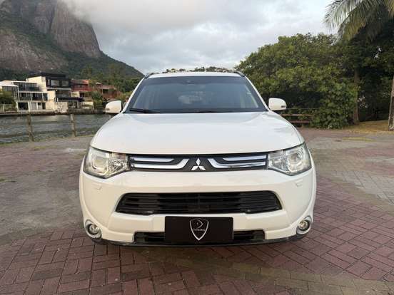 MITSUBISHI-OUTLANDER-2014